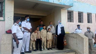 تكريم أبناء شهداء الشرطة في أول يوم دراسي ببني سويف