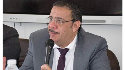 رئيس جامعة القناة يفتتح اللقاءات التعريفية بالكليات