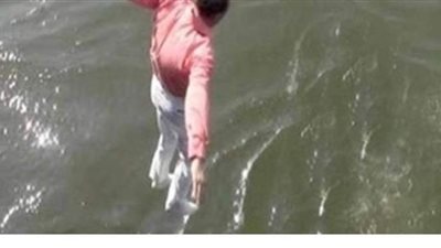 انتشال جثة شاب بعد انقلاب سيارته داخل ترعة بقنا