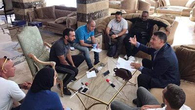 المدير الفني لمنتخب الكرة النسائية يناقش خطة العمل خلال المرحلة القادمة | صور