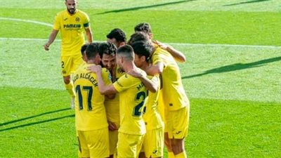 فياريال يتصدر الدوري الإسباني مؤقتا بفوز مثير على فالنسيا