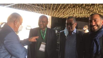 السفير المصري يرافق الزمالك إلى ملعب مباراة الرجاء