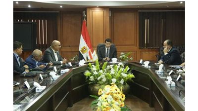 وزير الرياضة يتابع مع اللجنة المنظمة تجهيزات استضافة منتخبات مونديال اليد