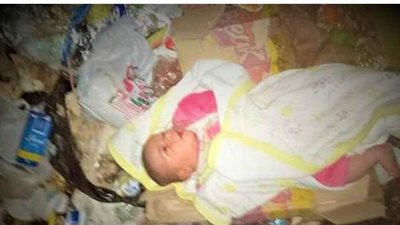 عمال نظافة  يعثرون على طفل رضيع وسط القمامة بقنا