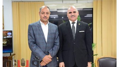 عزوز: ناقشنا مع رئيس جهاز مدينة طيبة إمكانية إنشاء نادي لأعضاء هيئة التدريس | صور