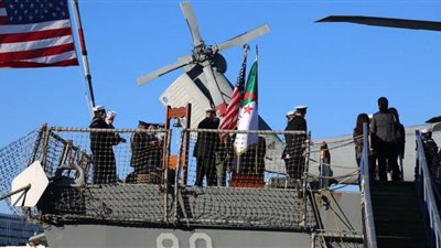 مدمرة أمريكية ترسو في ميناء الجزائر