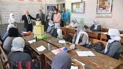 محافظ بورسعيد: 10 آلاف جنيه مكافأة مالية لمدرستي فاطمة الزهراء والمروة