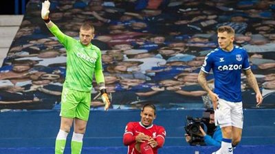 3 لاعبين على طاولة ليفربول لتعويض فان دايك