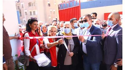 وزيرة التضامن ومحافظ الفيوم يفتتحان مدرسة 