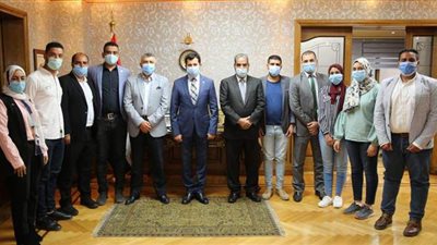 وزير الشباب والرياضة يلتقي اللجنة المنظمة لدوري الصم