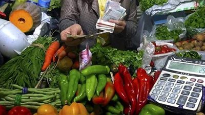 لها دلالة.. سبب هام لوضع ملصقات على الفواكه والخضار