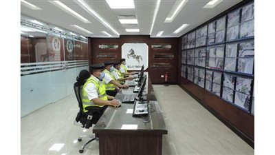 انتظام الحركة المرورية اعلى الطرق.. وطوارئ بغرف عمليات المرور