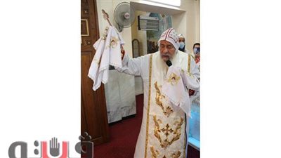 أول قداس إلهي بحضور الأنبا شاروبيم أسقف قنا بعد عودته من رحلة علاج | فيديو