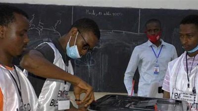 مرشح المعارضة في غينيا يعلن فوزه في انتخابات الرئاسة