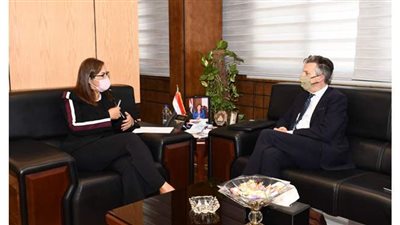 وزيرة التخطيط تستقبل السفير البريطاني لمناقشة سبل تعزيز التعاون