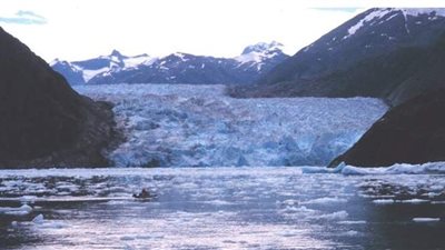 ذوبان الجليد الأزلي يهدد بحدوث موجات تسونامي عارمة في ألاسكا