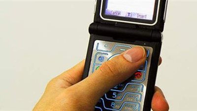 الحبس 6 أشهر أو غرامة 50 ألف جنيه.. أستاذ قانون يحذر من تصوير الفتيات فى الشارع