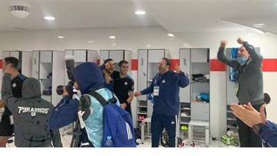 شاهد احتفال لاعبي بيراميدز بالصعود لنهائي الكونفدرالية | صور