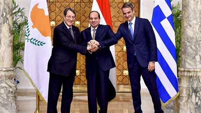 السيسي يصل نيقوسيا.. قمة مصرية يونانية قبرصية لبحث استفزازات تركيا.. ومكافحة الهجرة والإرهاب وأزمات الشرق الاوسط أبرز الملفات