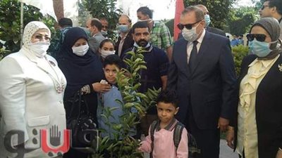 محافظ كفر الشيخ يصطحب أبناء شهيد القوات المسلحة لمدرستهم وزرع شجره باسمه| صور
