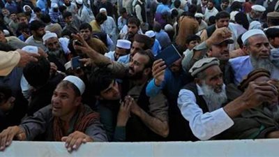 بينهم نساء.. مقتل 15 شخصاً في تدافع لطالبي التأشيرات أمام القنصلية الباكستانية بأفغانستان