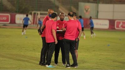 موسيماني يجتمع مع معاونيه لإعداد خطة إسقاط الوداد