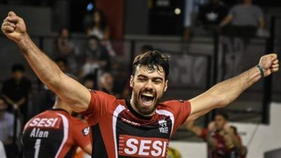 طائرة الأهلي يدعم صفوفه بلاعب برازيلي