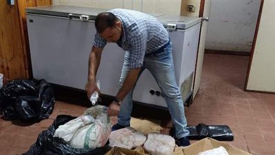 تحرير 16 محضراً واعدام 134 كجم و 35 لتر أغذية ومشروبات فاسدة بمدينة دهب