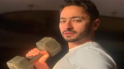 حمادة هلال لمعجب رسم بورتريه لها: 