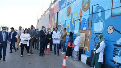 محافظ الدقهلية يتفقد جدارية المشاية أسفل كوبرى المشاة بالمنصورة