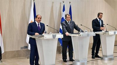 السيسي يصل أرض الوطن عقب المشاركة في القمة الثلاثية بين مصر وقبرص واليونان