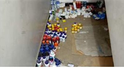 ضبط كميات كبيرة من الأدوية المهربة داخل مخزن صيدلية في قنا | صور