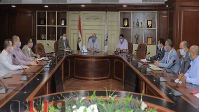 محافظ بني سويف يبحث مع رؤساء المدن الاستعداد لتقلبات الطقس وانتخابات النواب