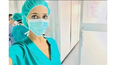 بعد مقتلها.. فتاة تناقش رسالتها وتتخرج من كلية الطب | صور