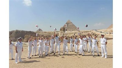 الأهرامات تستقبل فرقة الموسيقى التراثية للبحرية الفرنسية