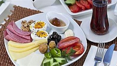 لتجنب إجهاد الجهاز الهضمي.. 4 أطعمة احذر تناولها على معدة خاوية