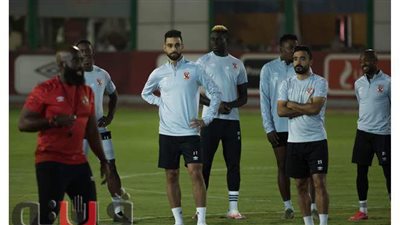 موسيماني يحاضر لاعبي الأهلي بالفيديو استعدادا لمواجهة الوداد