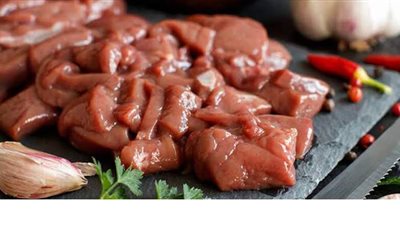 مصادرة 5 طن كبدة ولحوم فاسدة داخل ثلاجة لحفظ السلع الغذائية بالقاهرة