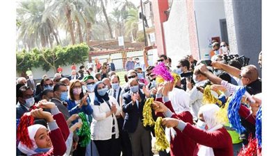وزيرة التخطيط والتنمية الاقتصادية تفتتح مدرسة ومركز شباب بقرية عرب بخواج بسوهاج