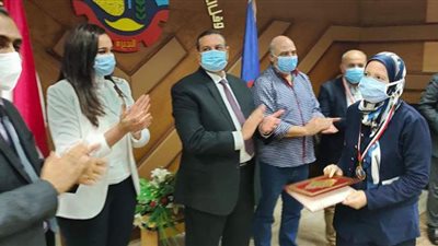 بالأسماء .. محافظ البحيرة يكرم اهالي شهداء الجيش الأبيض