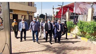 محافظ البحيرة يتفقد استعدادات المقار الانتخابية بدمنهور