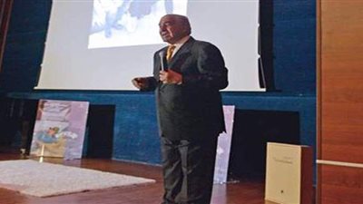 زاهي حواس يلقي محاضرة عن آخر الاكتشافات الأثرية