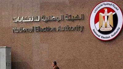 القضاة يتسلمون أوراق العملية الانتخابية استعدادا للتصويت بانتخابات البرلمان