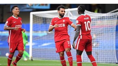محمد صلاح يستعد لمواجهة شيفيلد بجلسة استشفاء في حمام السباحة | صورة