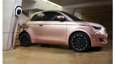 طرح الطراز الثالث من سيارة فيات 500 3 + 1 الكهربائية | فيديو