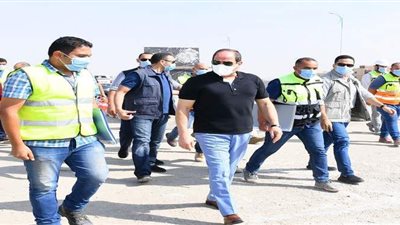 السيسي يتفقد عددا من مواقع العمل بمشروعات التطوير بشبكة الطرق بالقاهرة الكبرى