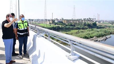 السيسي يتفقد عددا من مشروعات تطوير شبكة الطرق بالقاهرة الكبرى.. ويكلف بالالتزام الدقيق بالمعايير والمواصفات | صور