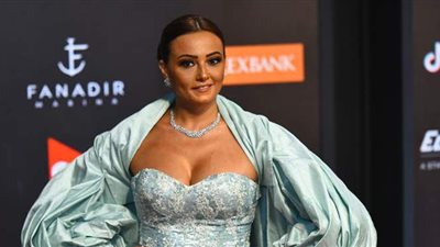 بشرى: هنسحب الدعوة من الفنان اللى مش هيلبس الكمامة فى مهرجان الجونة