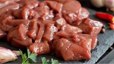 مصادرة 2.87 طن كبدة ولحوم فاسدة داخل ثلاجة لحفظ السلع الغذائية بأكتوبر