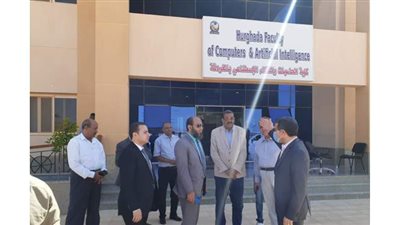 وفد من  التخطيط يتفقد الإنشاءات بفرع جامعة جنوب الوادي بالغردقة